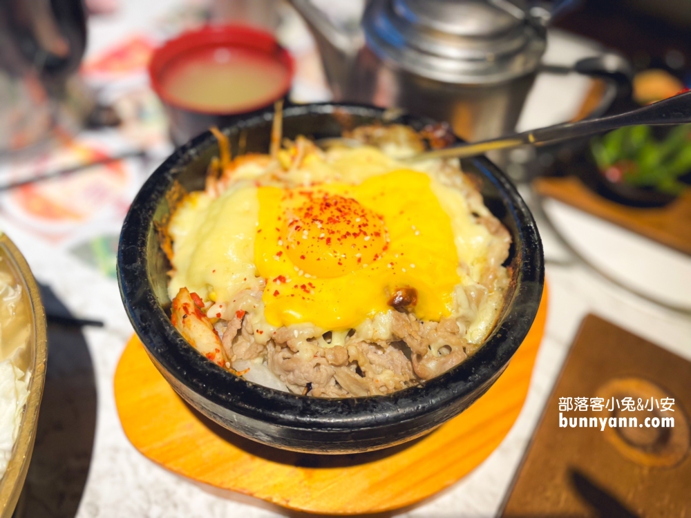 台中美食推薦》韓鄉韓國料理(市府總店)，30種小菜吃到飽真夠味。