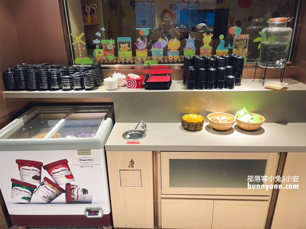 兩分鐘看完海底撈火鍋慶城店介紹，小孩用餐送玩具還有免費美甲服務!!