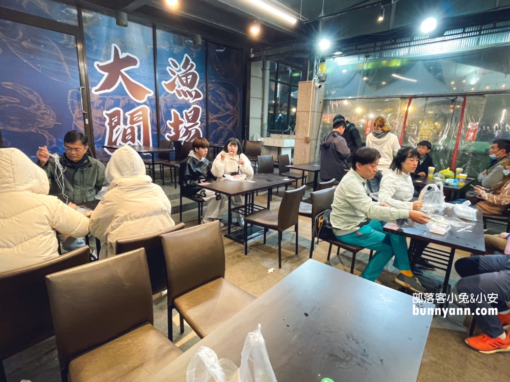 丸南生魚片｜在台中魚市場內一片十元生魚片也太嗨了。