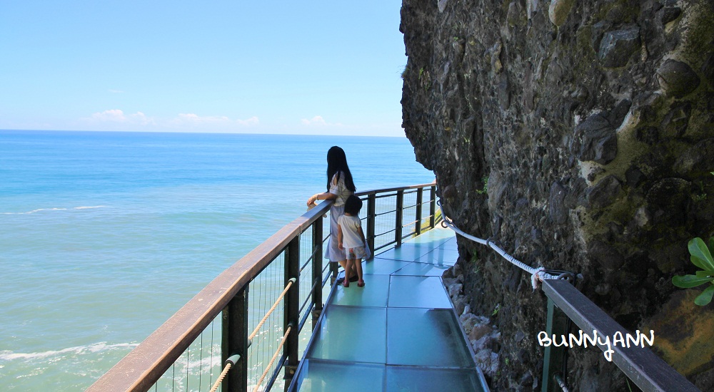 花蓮豐濱親不知子天空步道，透明玻璃步道最美看海視野，湛藍太平洋無限美~