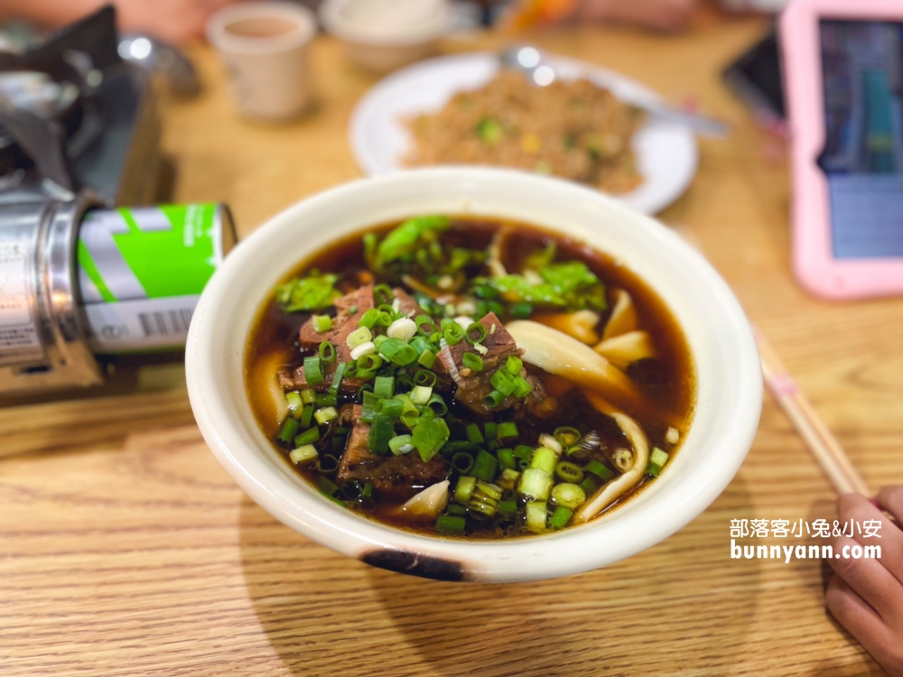 七堵美食【宣騰莊】好吃又便宜的酸菜白肉鍋跟牛肉麵